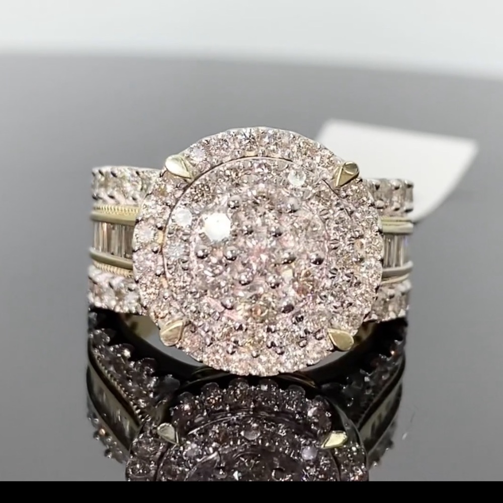 Amazing 2.50 carats, 10k yellow gold genuine diamond ring!